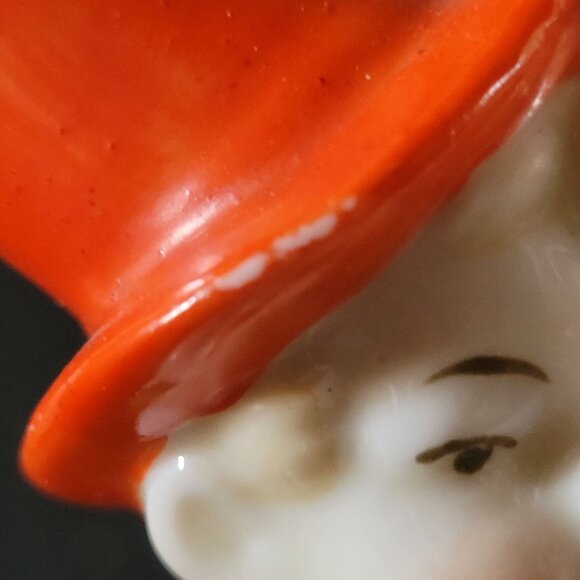 Vintage Accordion Player Porcelain Figurine with Cracked Egg Planter - Picture 12 of 12